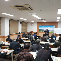 회원들과 사과교육